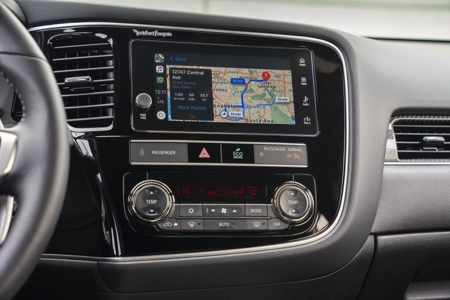 Детали интерьера Mitsubishi Outlander PHEV 2018 года  (NA) (фото 6 из 41)